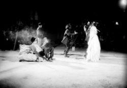 Magali Castellan - Costumière accéssoiriste - Réalisation de costumes de théâtres - Les vieux démons - théâtre de rue - création et réalisation des costumes